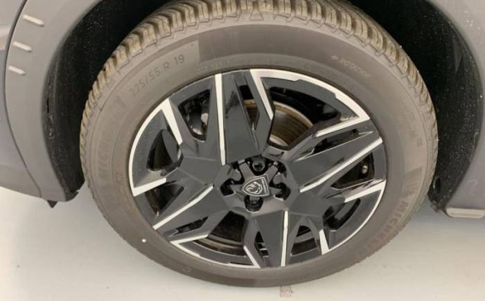PEUGEOT 3008 HYBRID 145 E-DCS6 ALLURE