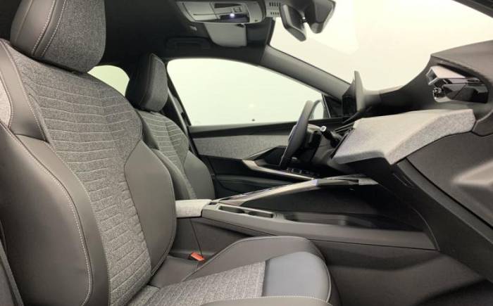 PEUGEOT 3008 HYBRID 145 E-DCS6 ALLURE