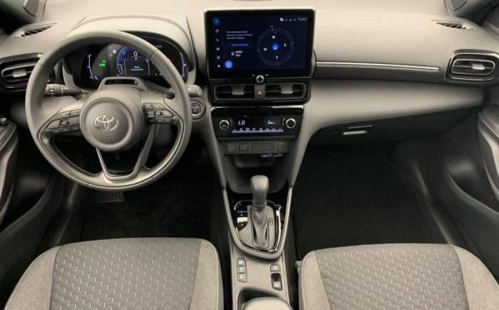 TOYOTA YARIS CROSS HYBRIDE 130H 2WD DESIGN
