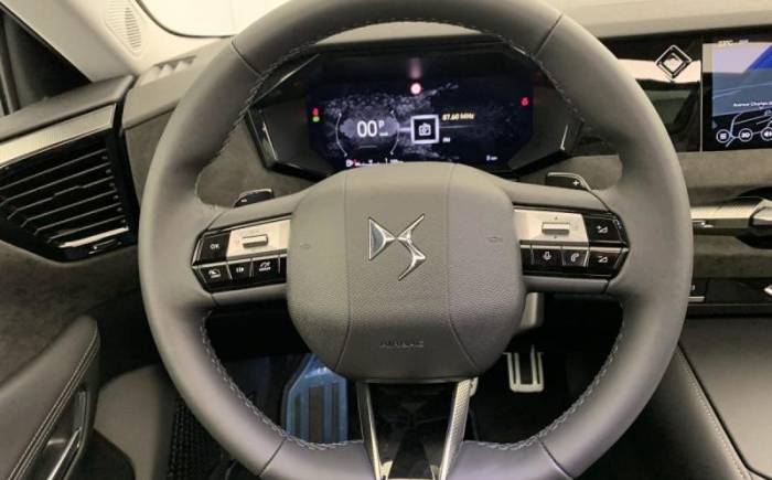 DS N 4 HYBRIDE 145 E-DCT6 ETOILE - ALCANTARA