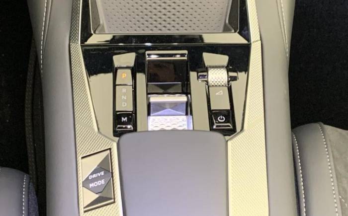 DS N 4 HYBRIDE 145 E-DCT6 ETOILE - ALCANTARA
