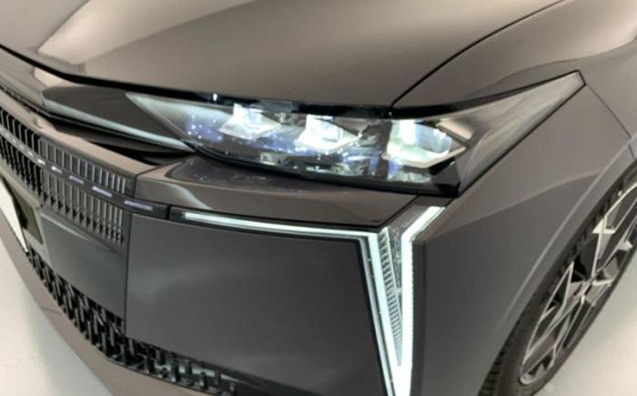DS N 4 HYBRIDE 145 E-DCT6 ETOILE - ALCANTARA