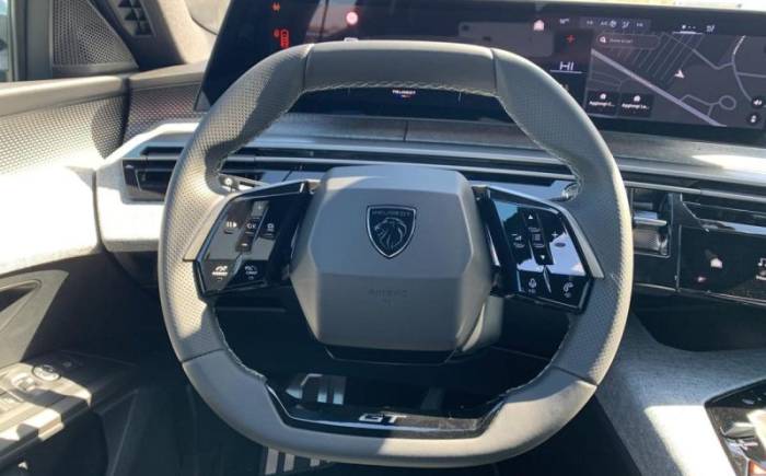 PEUGEOT 5008 HYBRID 145 E-DCS6 GT