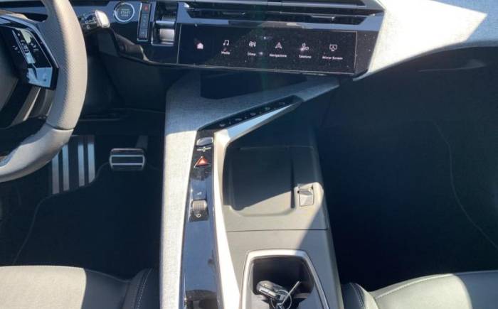 PEUGEOT 5008 HYBRID 145 E-DCS6 GT