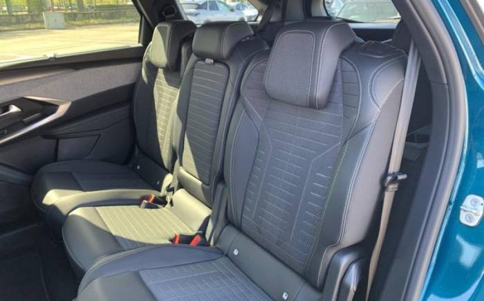 PEUGEOT 5008 HYBRID 145 E-DCS6 GT