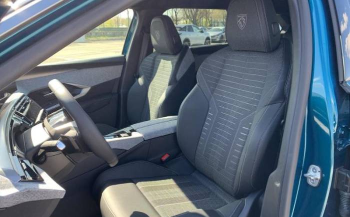 PEUGEOT 5008 HYBRID 145 E-DCS6 GT