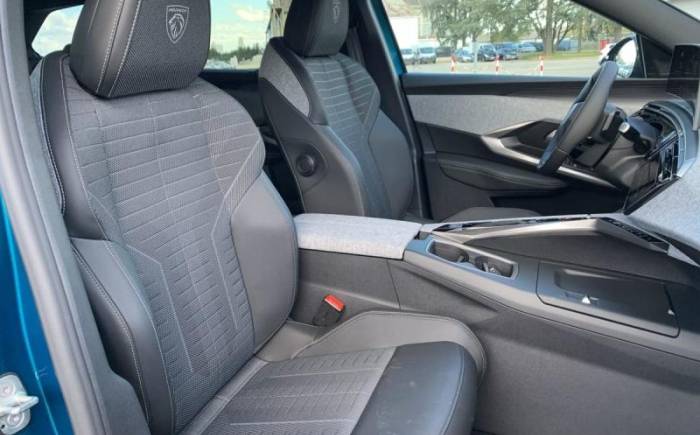 PEUGEOT 5008 HYBRID 145 E-DCS6 GT