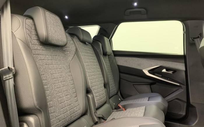 PEUGEOT 5008 HYBRID 145 E-DCS6 ALLURE