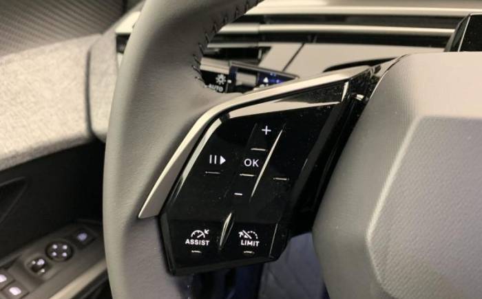 PEUGEOT 5008 HYBRID 145 E-DCS6 ALLURE