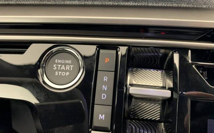 PEUGEOT 5008 HYBRID 145 E-DCS6 ALLURE