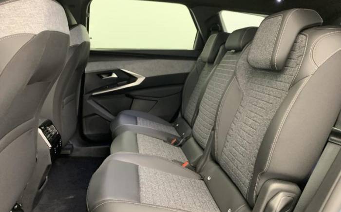 PEUGEOT 5008 HYBRID 145 E-DCS6 ALLURE