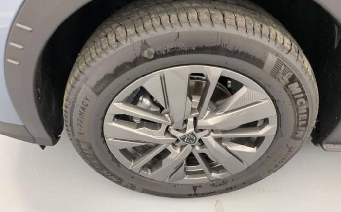 PEUGEOT 5008 HYBRID 145 E-DCS6 ALLURE
