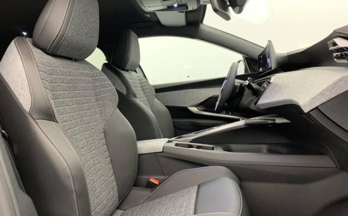 PEUGEOT 5008 HYBRID 145 E-DCS6 ALLURE