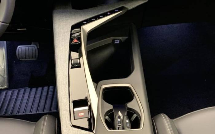PEUGEOT 5008 HYBRID 145 E-DCS6 ALLURE