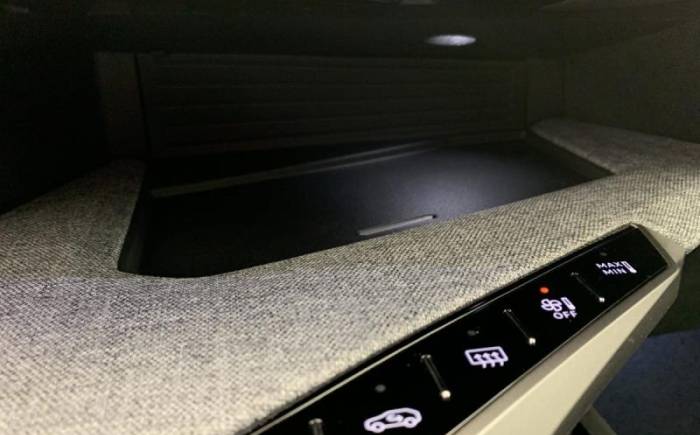 PEUGEOT 5008 HYBRID 145 E-DCS6 ALLURE