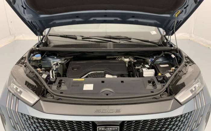 PEUGEOT 5008 HYBRID 145 E-DCS6 ALLURE