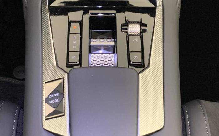 DS N 4 HYBRIDE 145 E-DCT6 ETOILE - ALCANTARA