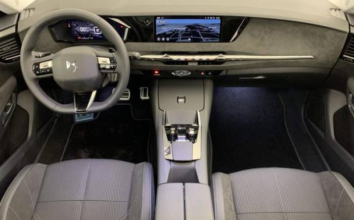 DS N 4 HYBRIDE 145 E-DCT6 ETOILE - ALCANTARA