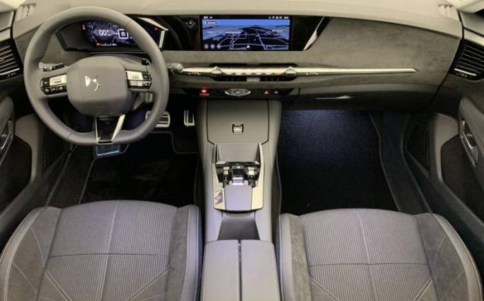 DS N 4 HYBRIDE 145 E-DCT6 ETOILE - ALCANTARA