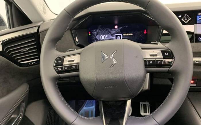 DS N 4 HYBRIDE 145 E-DCT6 ETOILE - ALCANTARA