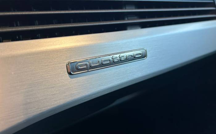 AUDI A4 AVANT 40 tdi 190 s tronic 7 quattro s line *** malus paye - 4 roues motrices ***