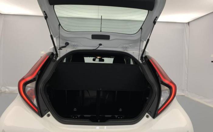 TOYOTA Aygo x 1.0 VVT-I 72 S-CVT DYNAMIC