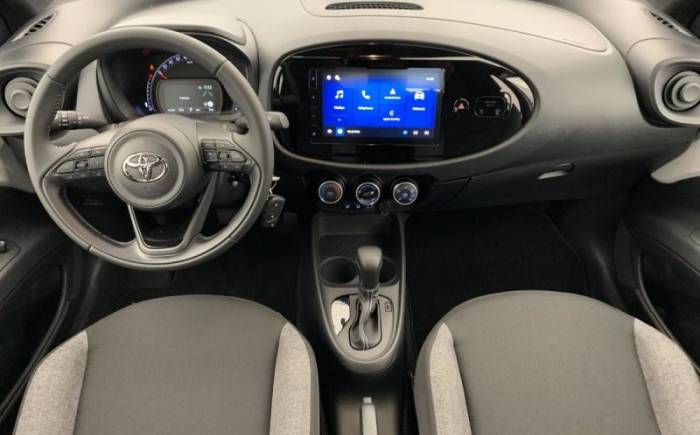 TOYOTA Aygo x 1.0 VVT-I 72 S-CVT DYNAMIC