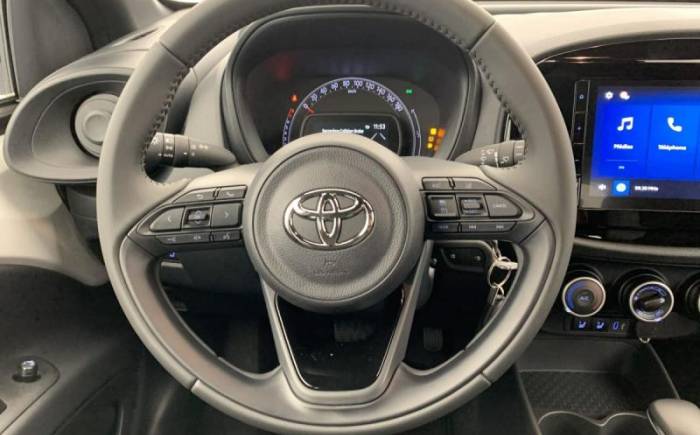 TOYOTA Aygo x 1.0 VVT-I 72 S-CVT DYNAMIC