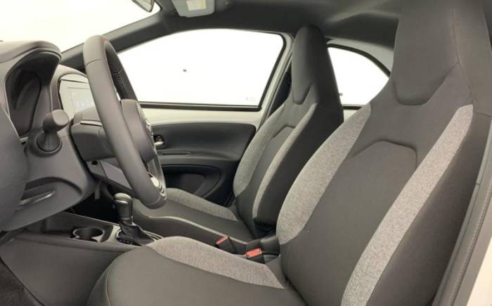 TOYOTA Aygo x 1.0 VVT-I 72 S-CVT DYNAMIC