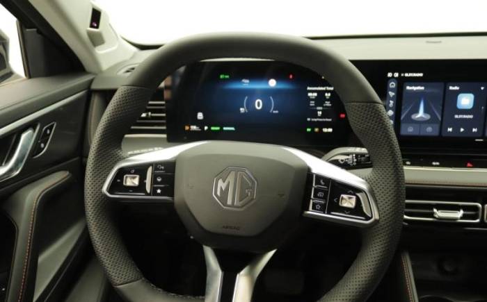 MG EHS 1.5 HYBRID+ 224 CH LUXURY