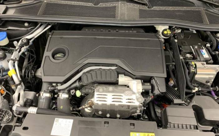 PEUGEOT 308 NOUVELLE HYBRID 145 E-DCS6 GT