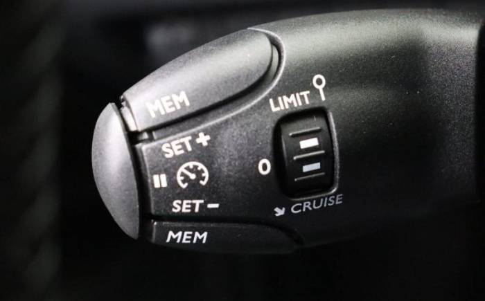 PEUGEOT 2008 TURBO 100 CH BVM6 ALLURE