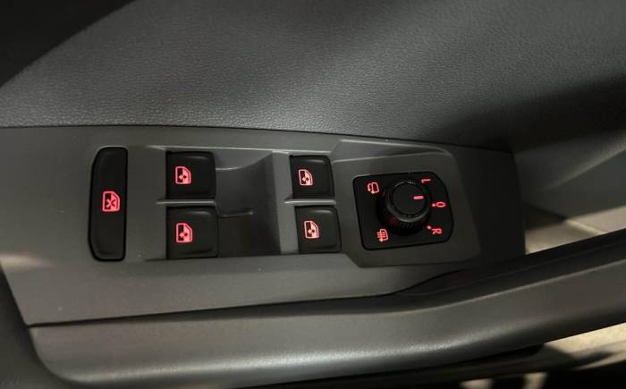 VOLKSWAGEN T-CROSS 1.0 tsi 95 BVM5 *** CARNET D\'ENTRETIEN 100 % VW ***