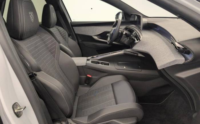 PEUGEOT 3008 HYBRID 145 E-DCS6 GT