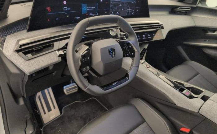 PEUGEOT 3008 HYBRID 145 E-DCS6 GT