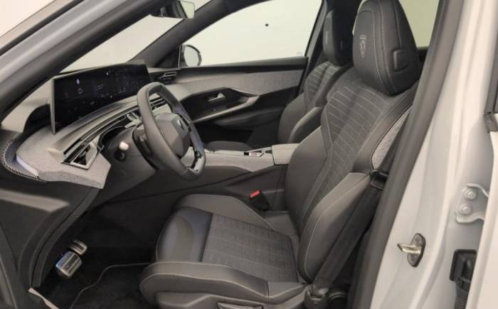 PEUGEOT 3008 HYBRID 145 E-DCS6 GT