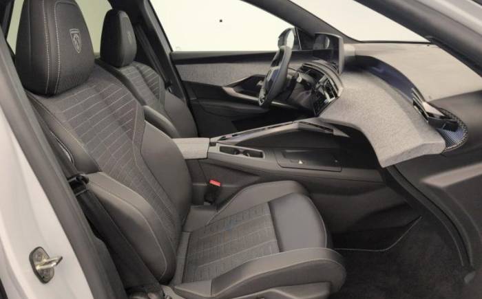 PEUGEOT 3008 HYBRID 145 E-DCS6 GT