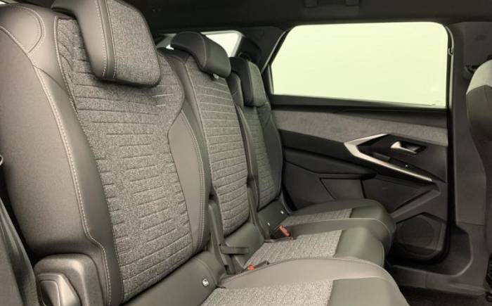 PEUGEOT 5008 HYBRID 145 E-DCS6 ALLURE