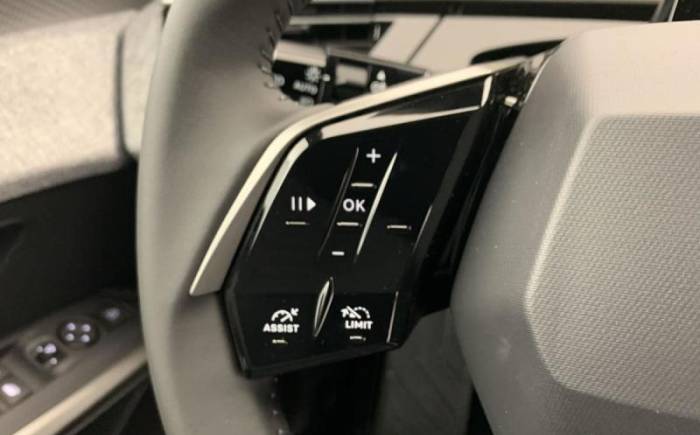 PEUGEOT 5008 HYBRID 145 E-DCS6 ALLURE