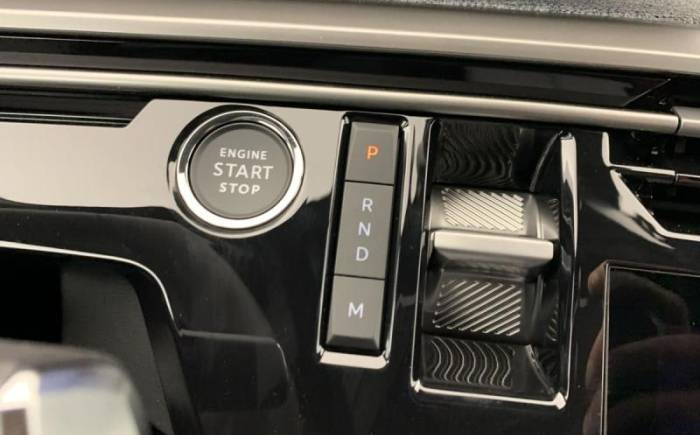 PEUGEOT 5008 HYBRID 145 E-DCS6 ALLURE