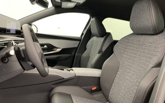 PEUGEOT 5008 HYBRID 145 E-DCS6 ALLURE