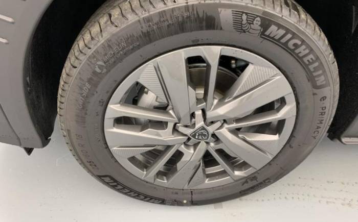 PEUGEOT 5008 HYBRID 145 E-DCS6 ALLURE