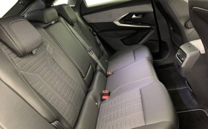 PEUGEOT 3008 HYBRID 145 E-DCS6 GT
