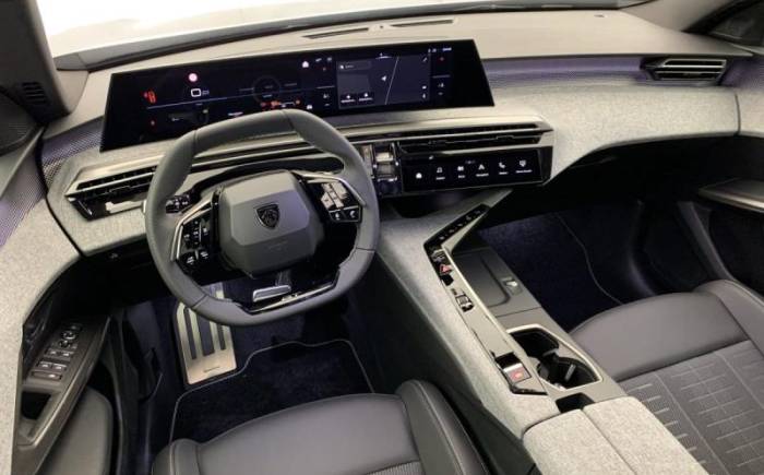 PEUGEOT 3008 HYBRID 145 E-DCS6 GT