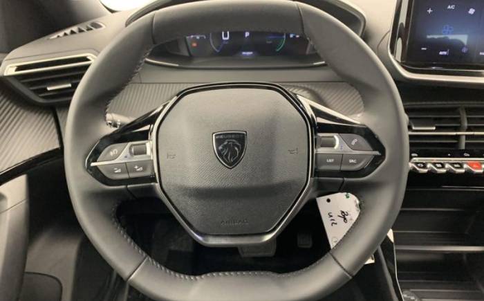 PEUGEOT 2008 Hybrid 145 e-dcs6 allure