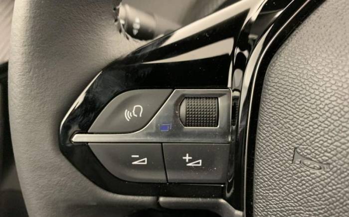 PEUGEOT 2008 Hybrid 145 e-dcs6 allure