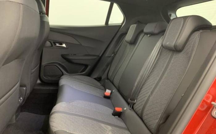 PEUGEOT 2008 Hybrid 145 e-dcs6 allure