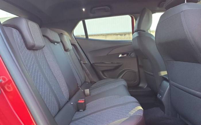 PEUGEOT 2008 Hybrid 145 e-dcs6 allure