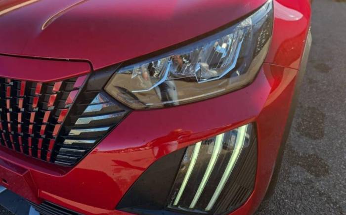 PEUGEOT 2008 Hybrid 145 e-dcs6 allure