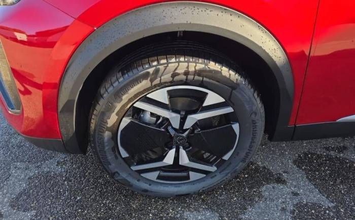 PEUGEOT 2008 Hybrid 145 e-dcs6 allure